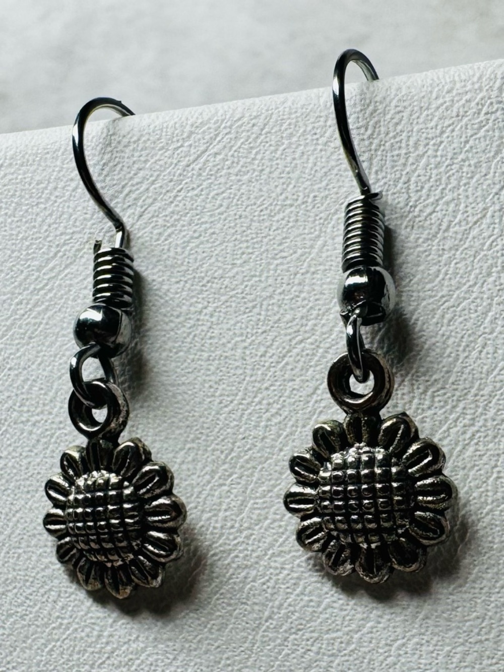 Sunflower Dangle Earrings Silver Tone Floral Cottagecore
